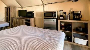 WiFi, bed sheets