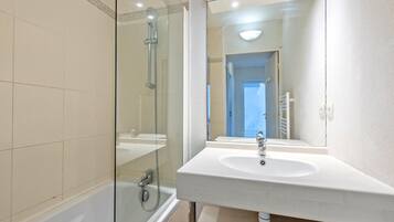 Apartment | Bathroom