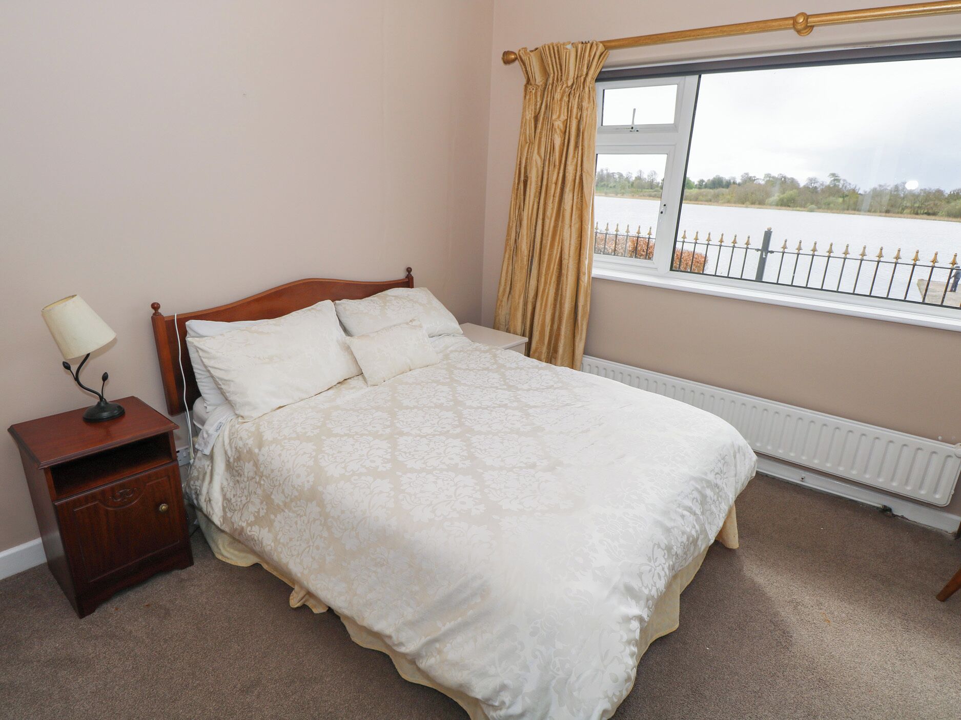4 bedrooms, individually decorated, individually furnished
