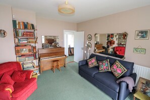 Living area - Sweetbriar Lodge (Loughglinn)