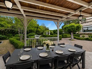Outdoor dining - House for 13 with swimming pool in Montignac (Montignac)