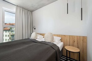 Strykjärn/strykbräda, resesäng, wi-fi och sängkläder