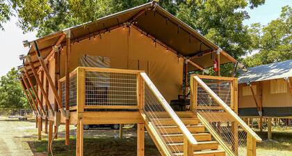 Gorgeous Safari Tent with Barbecue and Fire Pit in Staples, Texas