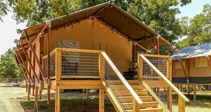 Gorgeous Safari Tent with Barbecue and Fire Pit in Staples, Texas