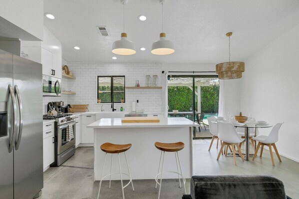 Private kitchen - Desert Oasis w/ Pool & Spa, Game Room + Theater (Indio)