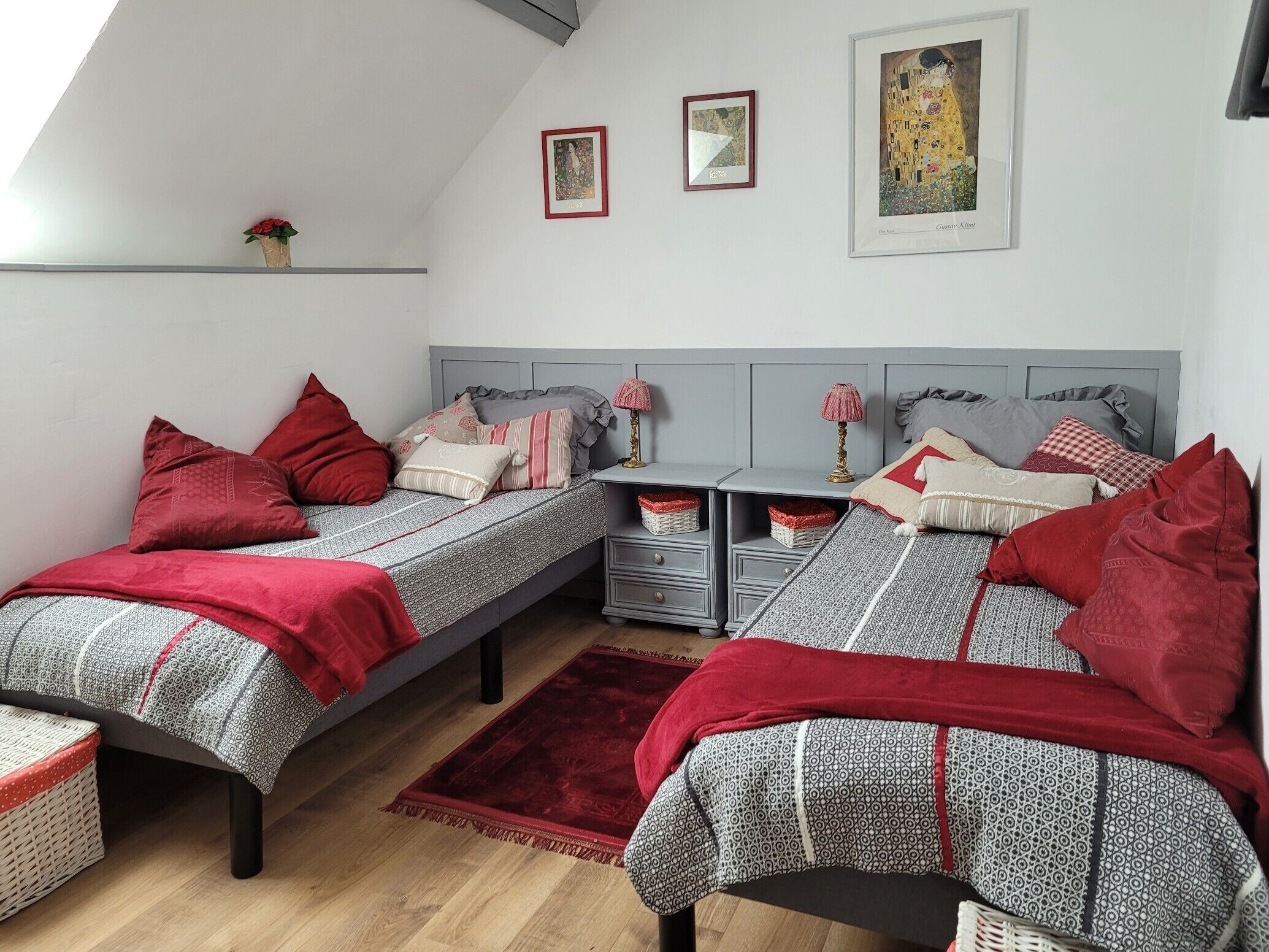 4 chambres, fer et planche à repasser, Wi-Fi, draps fournis