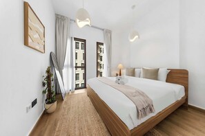Tabla de planchar con plancha, wifi y ropa de cama 