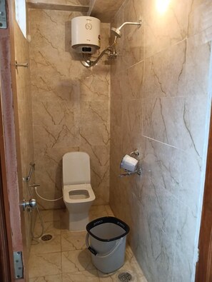 Towels, soap, shampoo, toilet paper - V SQUARE ELITE (Hyderabad)