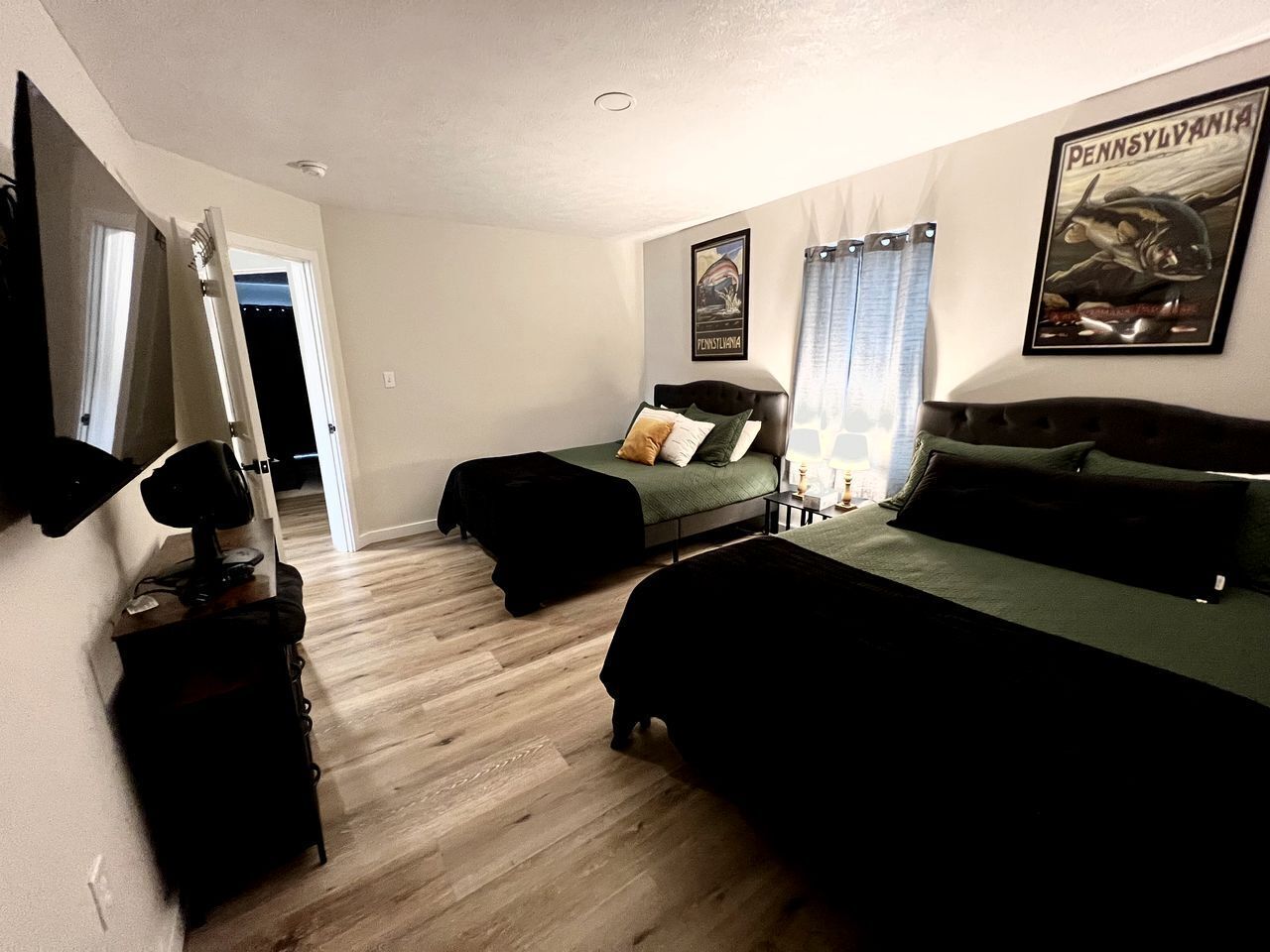 4 bedrooms, iron/ironing board, WiFi, bed sheets