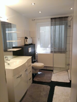 Apartment, 3 Bedrooms, Balcony | Bathroom - Idyllische Whng Mitten in der Natur "haus Magnolia (Fischbachtal)