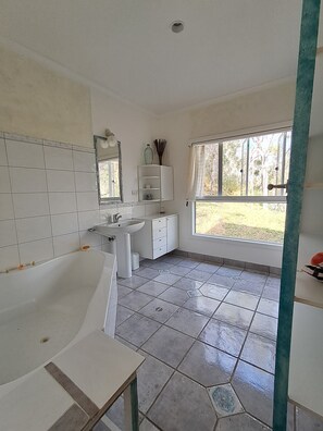 Bathroom - The Lookout@RiverHaven ~ Private timber cabin, river views & huge swimming holes (Millstream)
