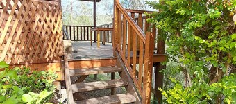 The Lookout@RiverHaven ~ Private timber cabin, river views & huge swimming hole