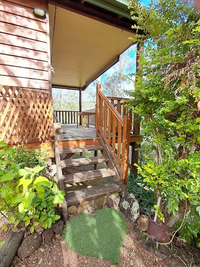 The Lookout@RiverHaven ~ Private timber cabin, river views & huge swimming hole