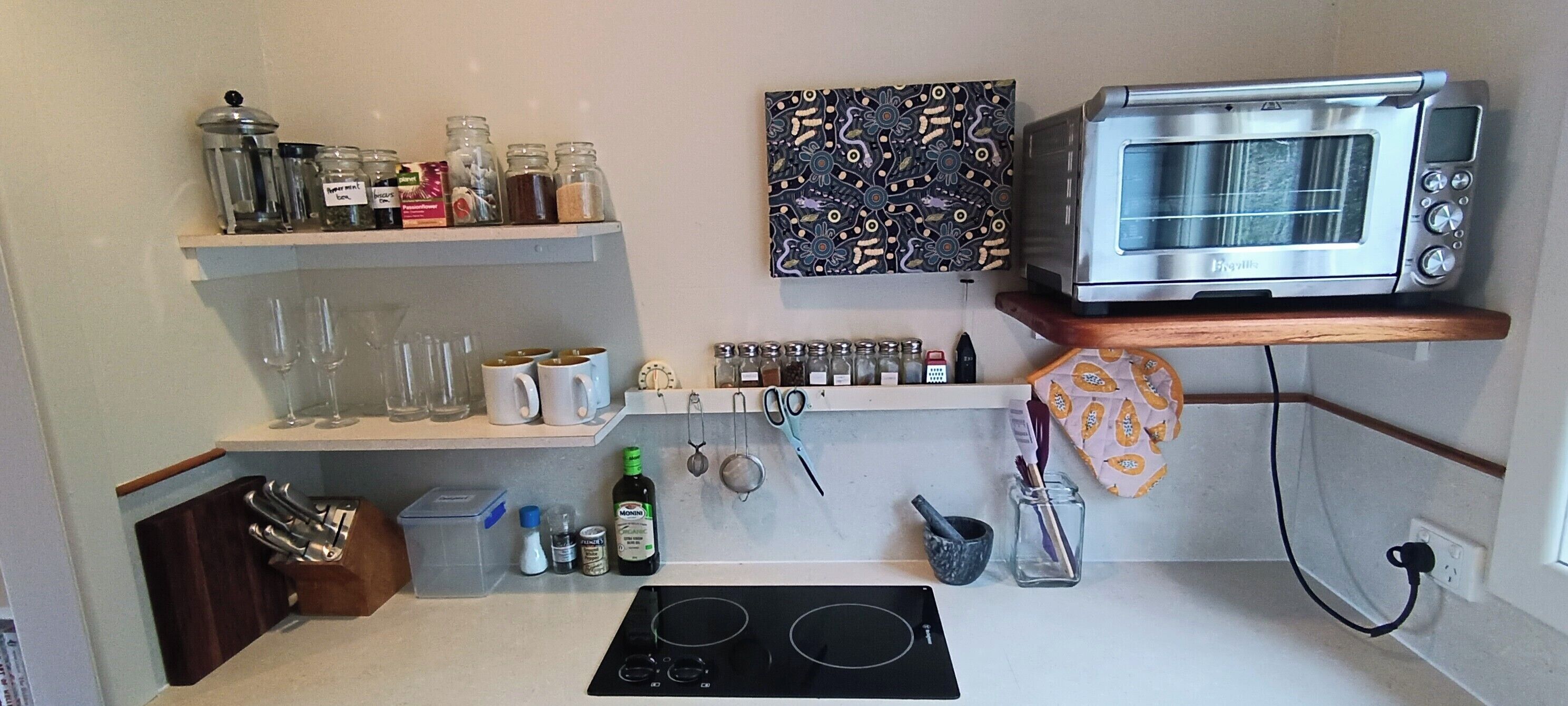 Réfrigérateur, four, plaque de cuisson, cafetière/bouilloire