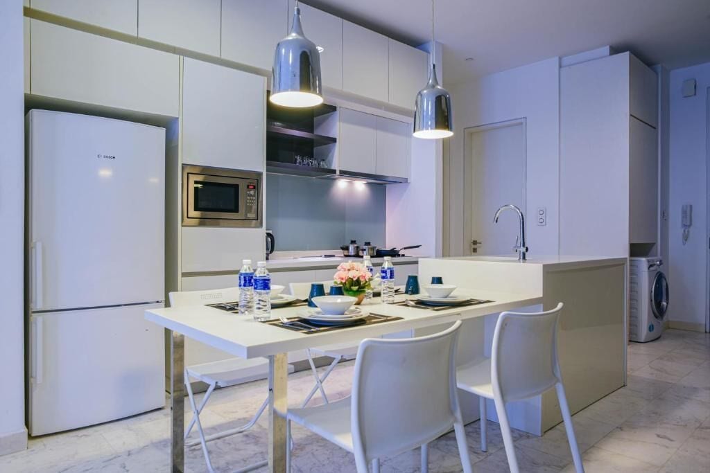 Family Room, City View | Private kitchen | Fridge, microwave, stovetop, cookware/dishes/utensils