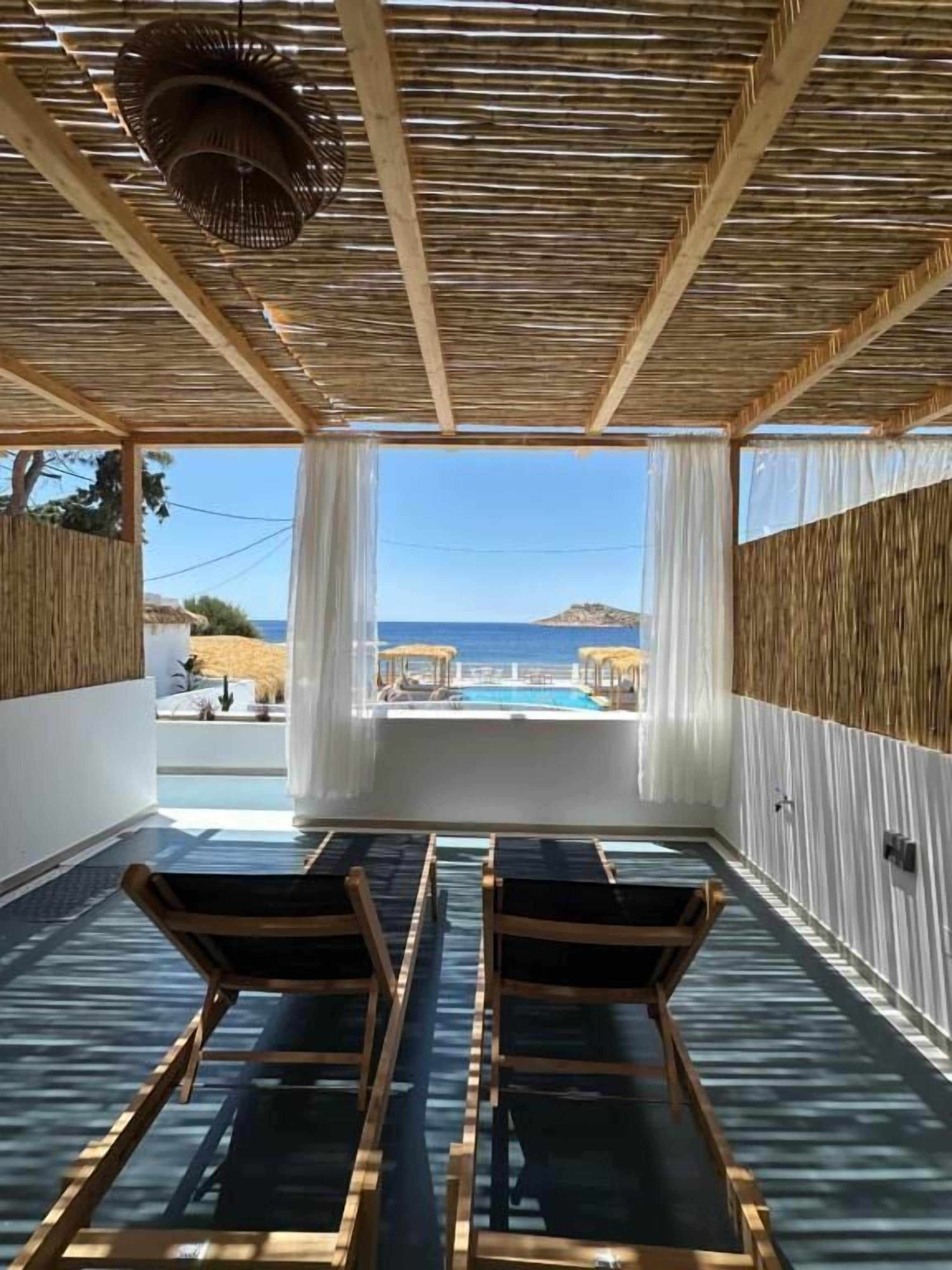 Deluxe-Suite, Terrasse, Meerblick | Unterkunftsgelände