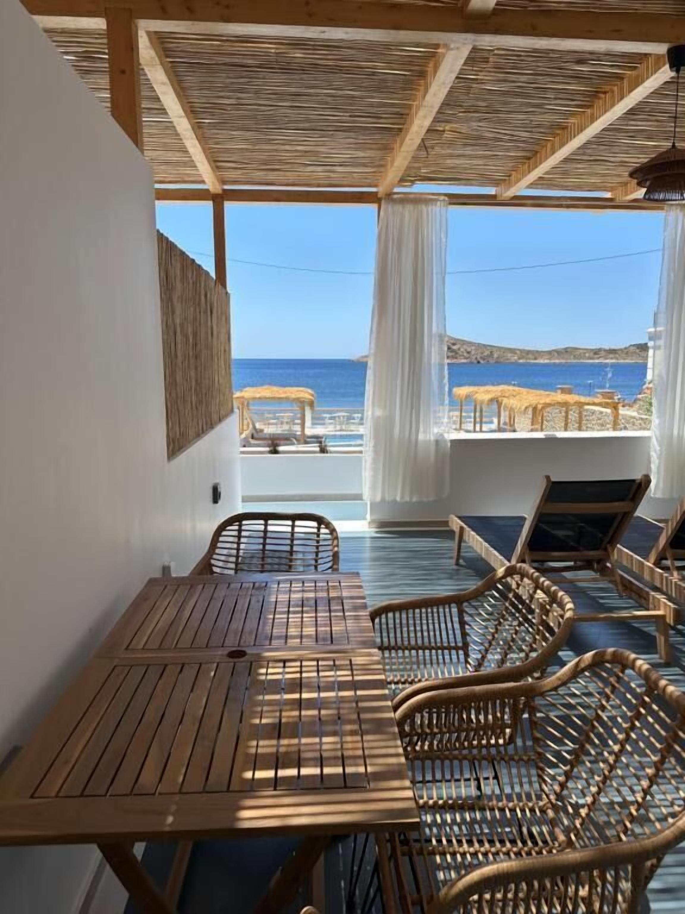 Deluxe Suite, Patio, Sea View | Outdoor dining