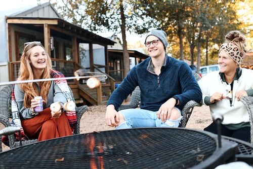 Fantastic Texas Glamping Adventure for Family and Friends: Luxurious Tented Cabin on the Geronimo Creek in Seguin
