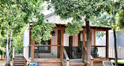 Fantastic Texas Glamping Adventure for Family and Friends: Luxurious Tented Cabin on the Geronimo Creek in Seguin