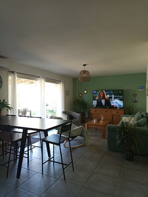 Interior - Welcome to the gateway to Montpellier, between sea and city. Ideal for families (Fabrègues)