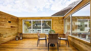 Deluxe kamer, patio, uitzicht op stad | Buiten dineren