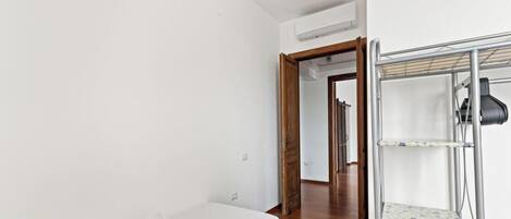 Iron/ironing board