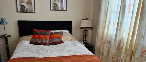 4 bedrooms, iron/ironing board, free WiFi, bed sheets