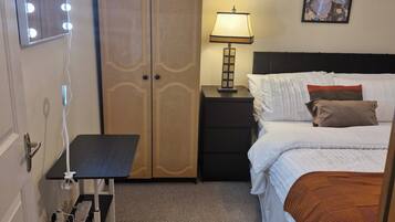 4 kamar tidur, setrika/meja setrika, Wi-Fi gratis, dan seprai linen