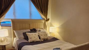 4 bedrooms, iron/ironing board, free WiFi, bed sheets