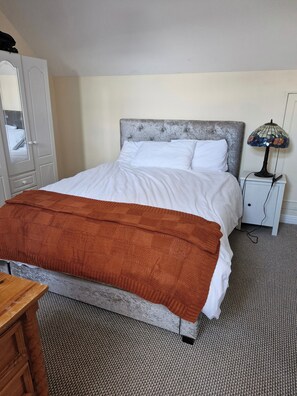4 bedrooms, iron/ironing board, free WiFi, bed sheets - Townhouse in Belmullet, Mullet Peninsula, Sleeps 8 (Belmullet)