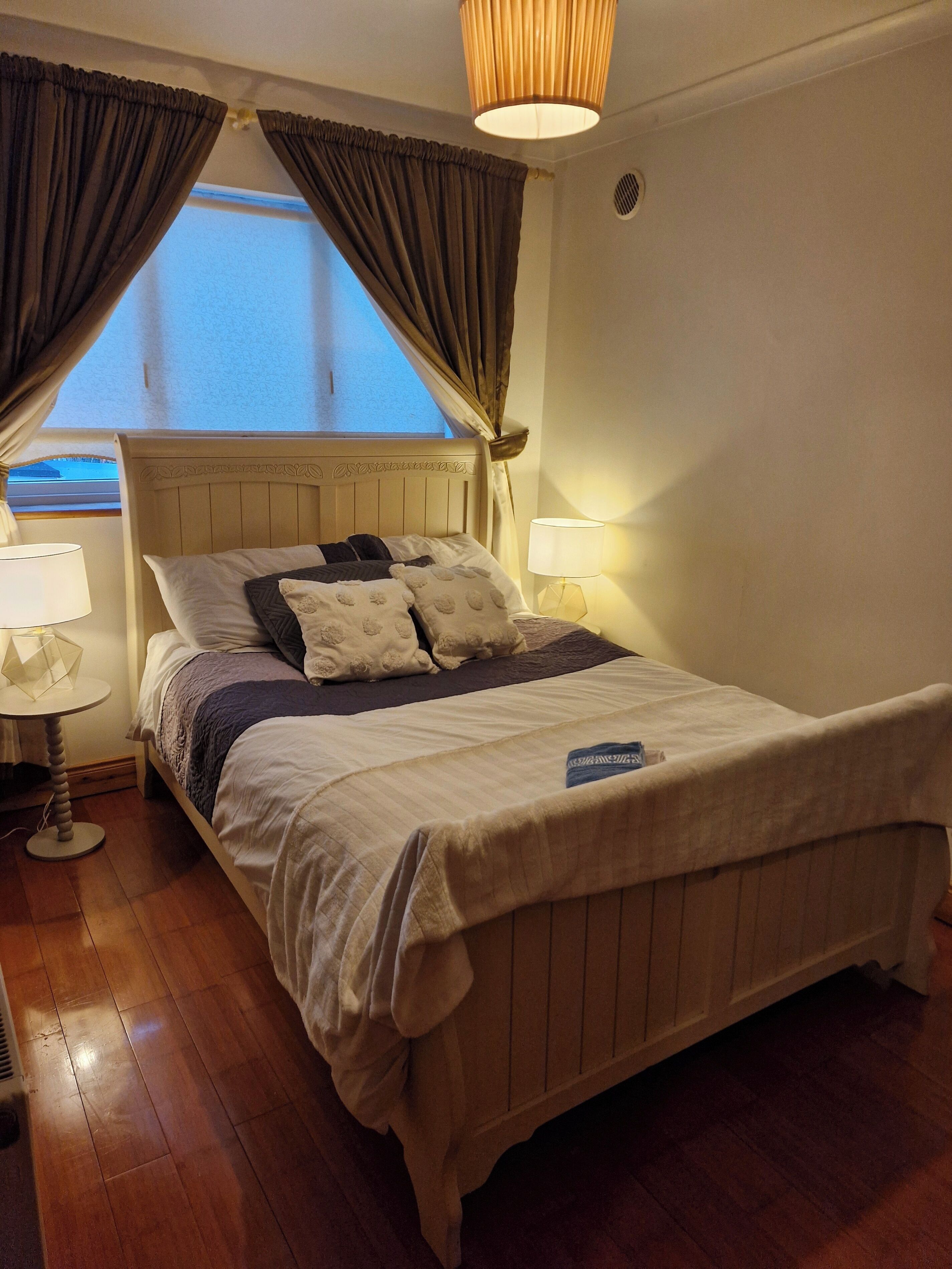 4 chambres, fer et planche à repasser, Wi-Fi gratuit, draps fournis