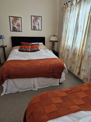 4 bedrooms, iron/ironing board, free WiFi, bed sheets - Townhouse in Belmullet, Mullet Peninsula, Sleeps 8 (Belmullet)