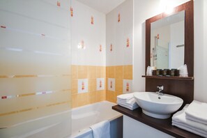 Bathroom - Coastal Apartment Near Marina (Les Sables-d'Olonne)