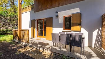 Apartment | Outdoor dining