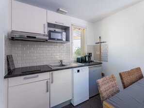 Apartment | Private kitchen - Apartment in Lacanau Near Beach (Lacanau)