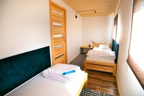 House | 1 bedroom, individually furnished, bed sheets