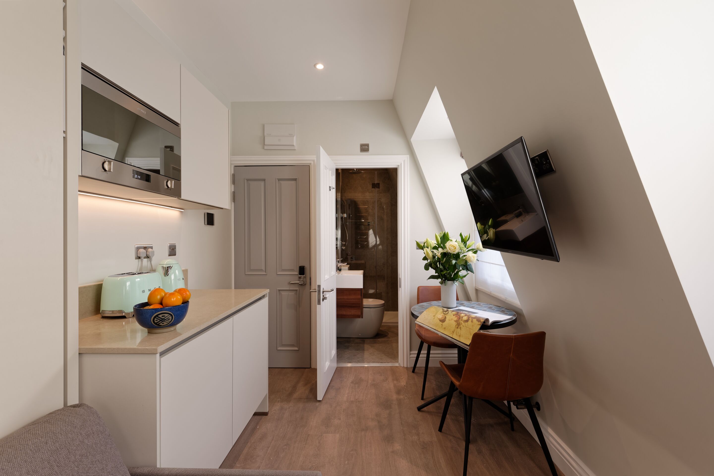 Basic Studio, Ensuite (With shared kitchen ) | Iron/ironing board, free WiFi