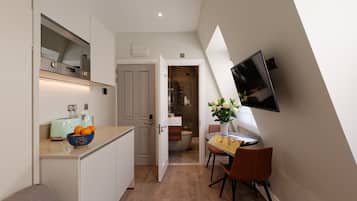Studio – basic, eget bad (With shared kitchen ) | Strykejern/-brett og wi-fi (inkludert)