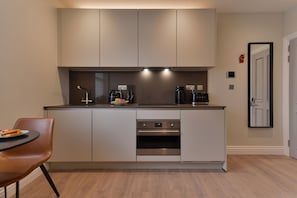 Private kitchen - Baker Street Studios by DMONTRIO (London)