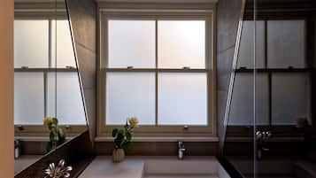 Basic Studio, Ensuite (With shared kitchen ) | Bathroom