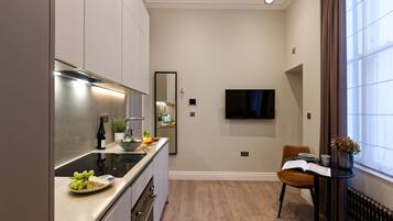 Standard Studio, Ensuite