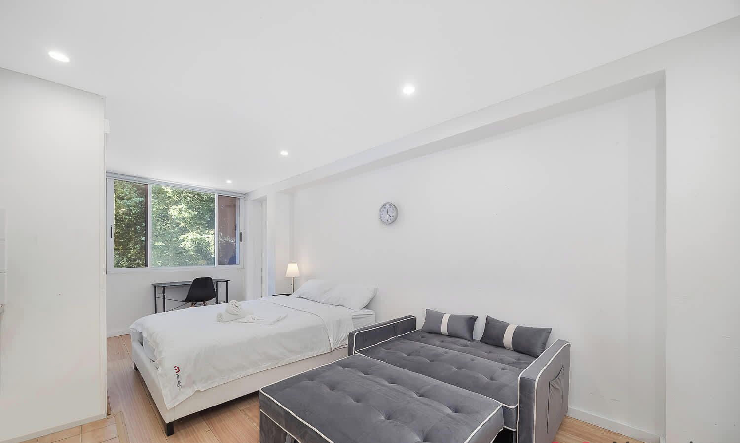Iron/ironing board, WiFi, bed sheets
