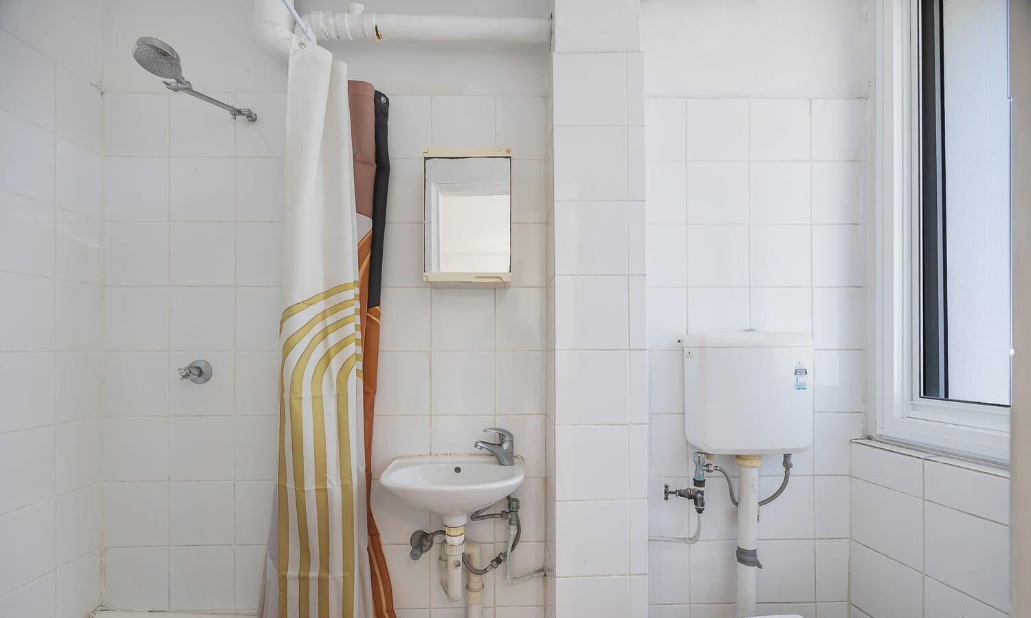 Dusche, Haartrockner, Handtücher, Shampoo
