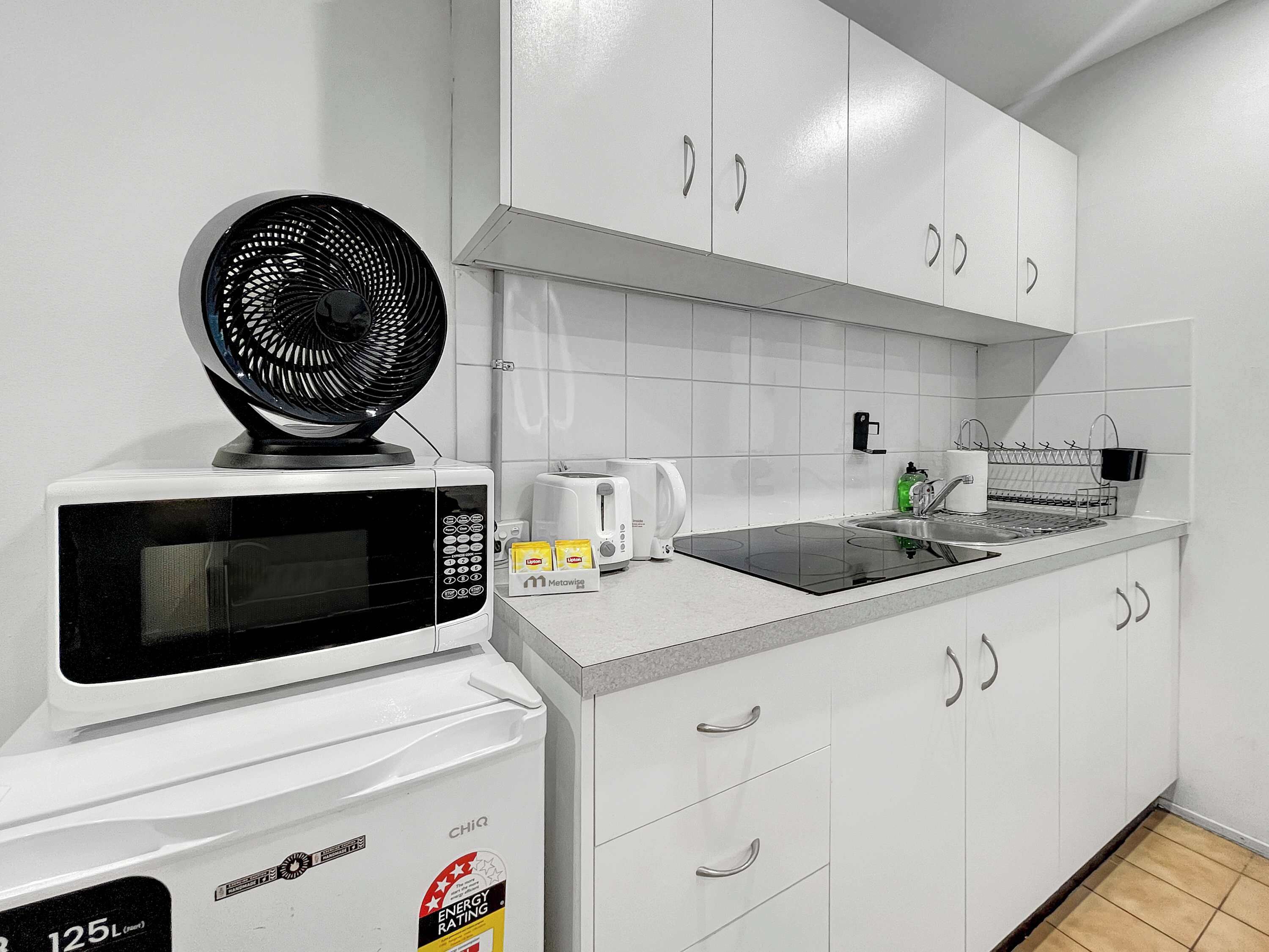 微波爐、電熱水壺、多士爐、廚房用具/餐具/器皿