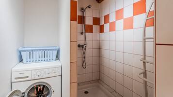 Douche, serviettes fournies