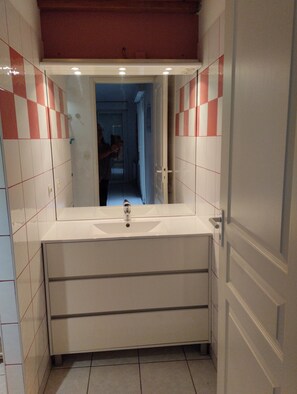 Bathroom - Holiday Home 'Banco 6 P Sanguinet' with Wi-Fi (Sanguinet)