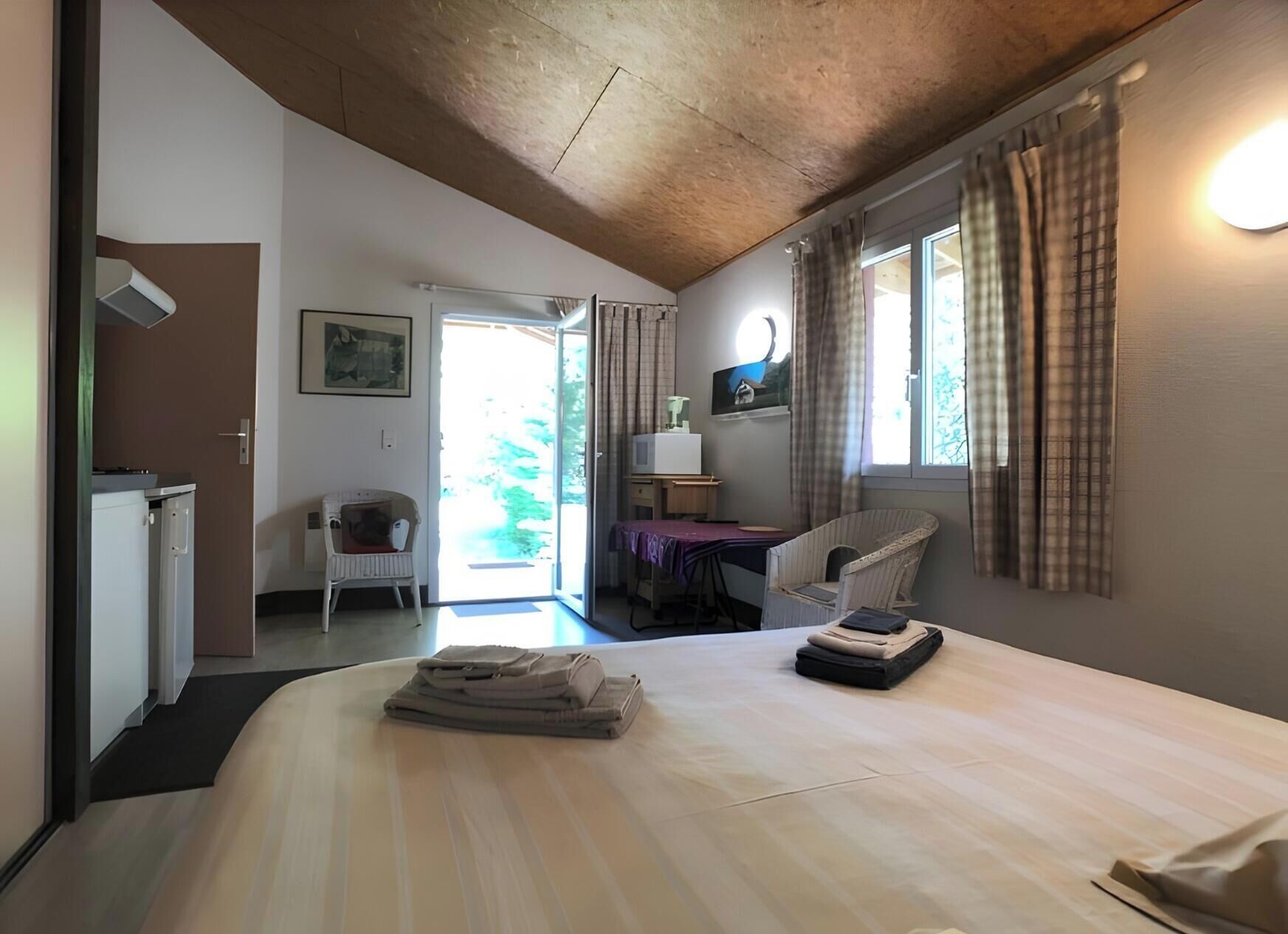 1 室のベッドルーム、WiFi、ベッドシーツ
