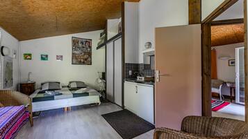 1 bedroom, WiFi, bed sheets
