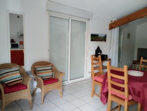 Dining - “4p Sanguinet - Addax” Apartment with Private Terrace and Wi-Fi (Sanguinet)