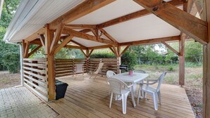 Outdoor dining - Apartment '4p Sanguinet - Addax' with Private Terrace and Wi-Fi (Sanguinet)